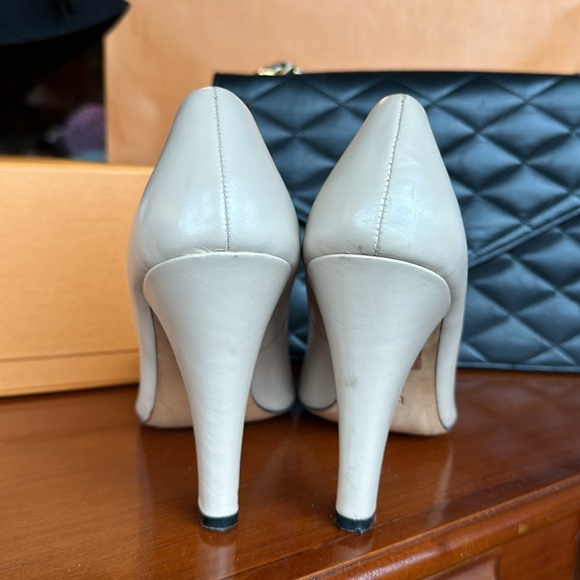 3 for $30💖 Dolce Vita Size 7.5 Leather Cream Pumps Shoes Heels Gold Buckle Bow - Picture 6 of 10